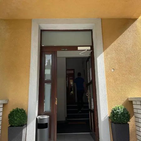 Na Zavisti Hotel *